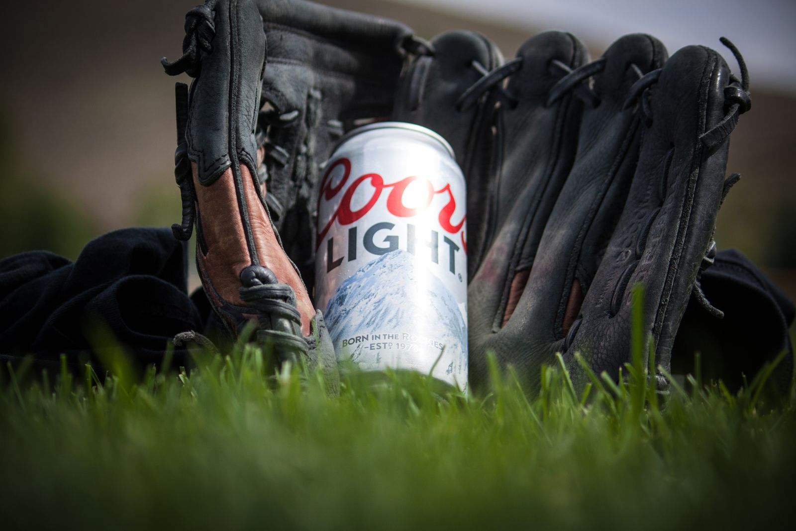 Après l’école : photo d’ouverture du dossier Bien choisir et entretenir son gant de baseball